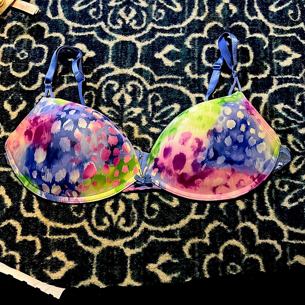 This is a warn bra, it did not fit very well! It is a 38D